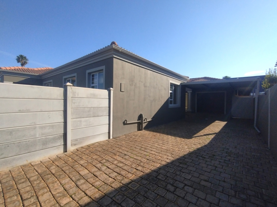 5 Bedroom Property for Sale in Wavecrest Eastern Cape